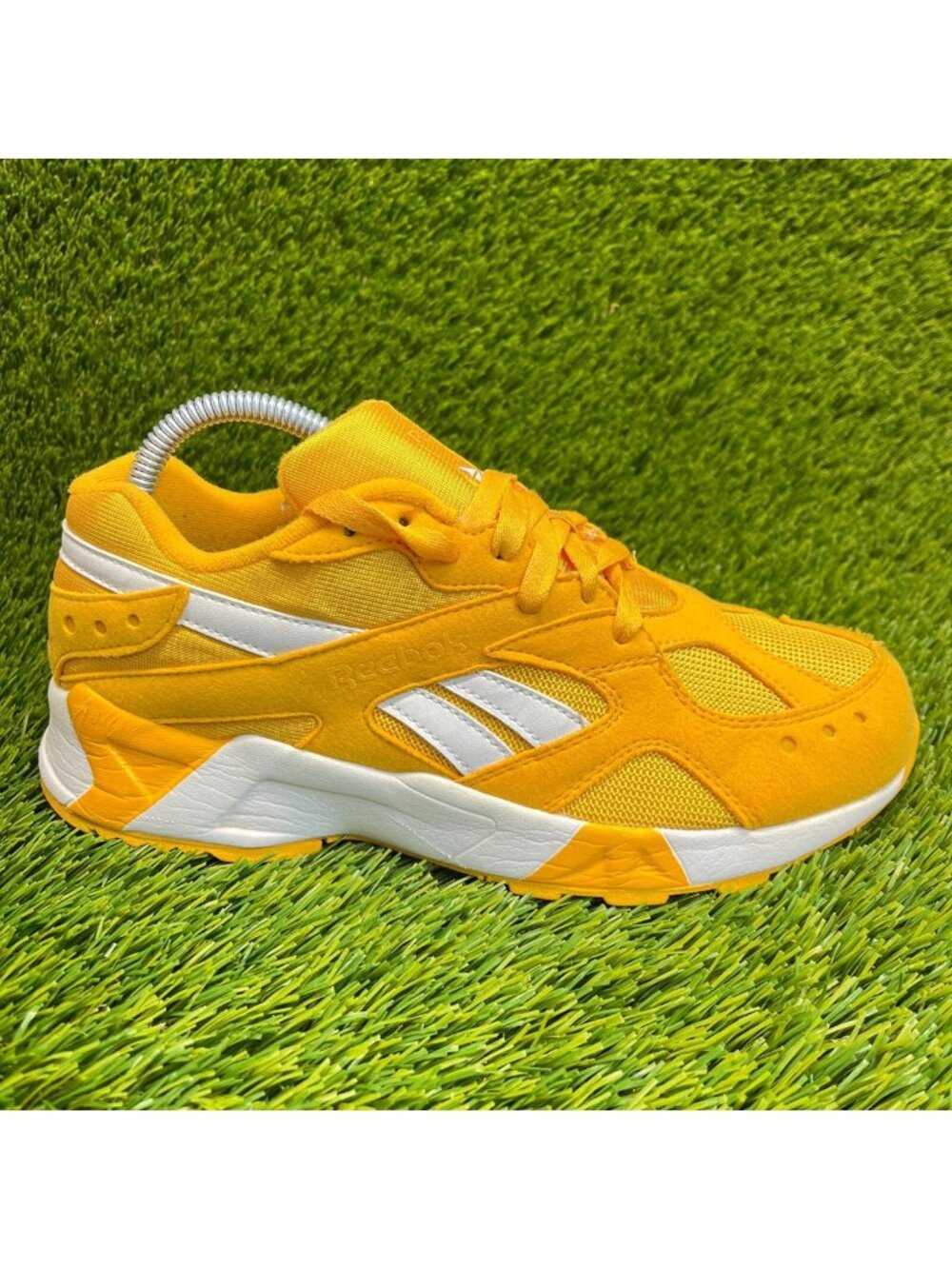 Reebok Aztrek Mens Size 6 Gold Yellow White Walking Running Shoes Sneakers
